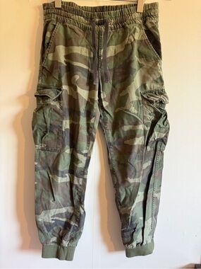 Tna Aritzia Camo Cargo Jogger Pants Size S Green Utility Military Streetwear